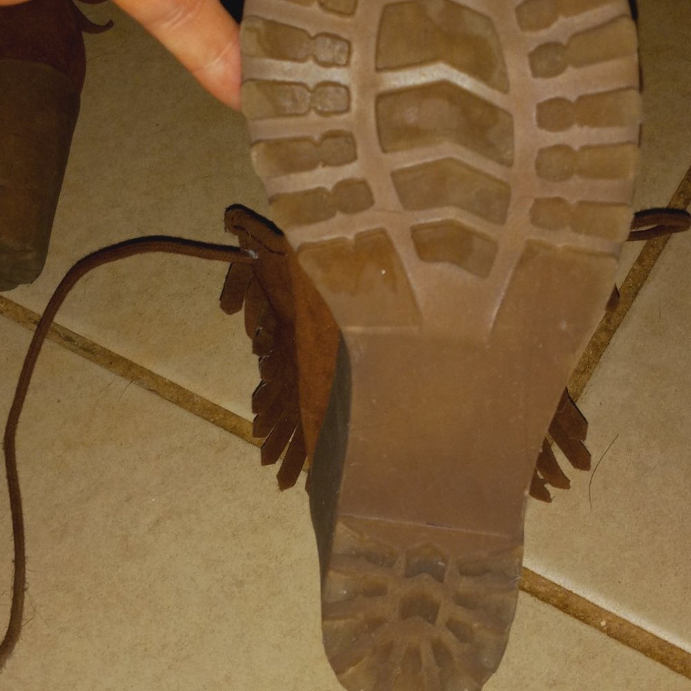 shoes - Picture 3 of 3